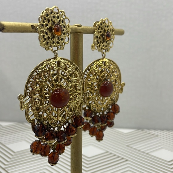 Victorian style clip earrings with amber crystal and acrylic stones - Picture 3 of 8